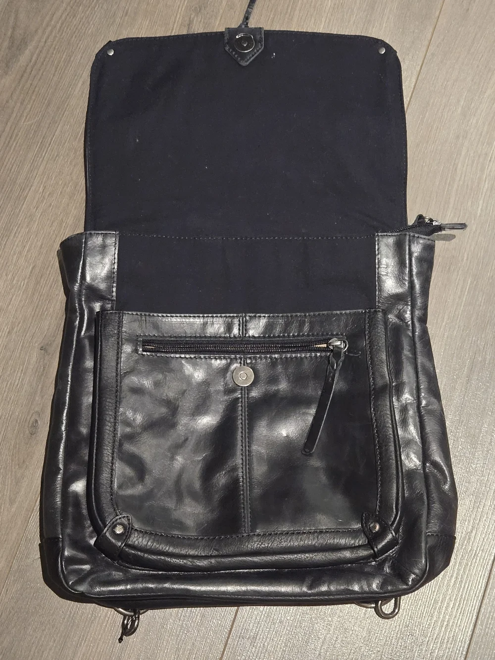 The Sak Ventura Black Soft Leather Convertible Backpack Crossbody EUC Pristine